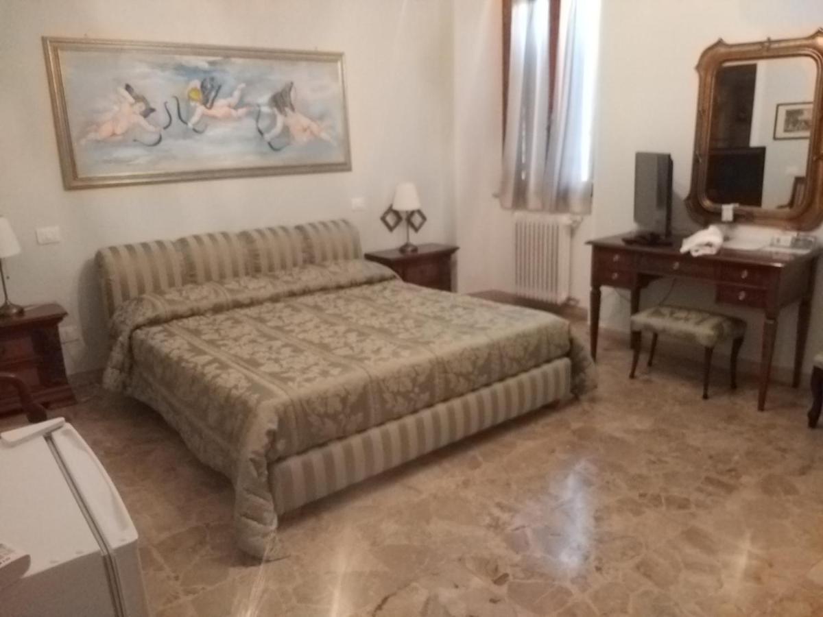 Antica Casa Di Famiglia Hotell Castiglione del Lago Eksteriør bilde